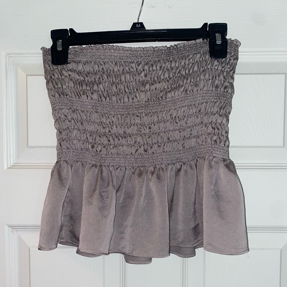 Grey woman’s strapless shirt
